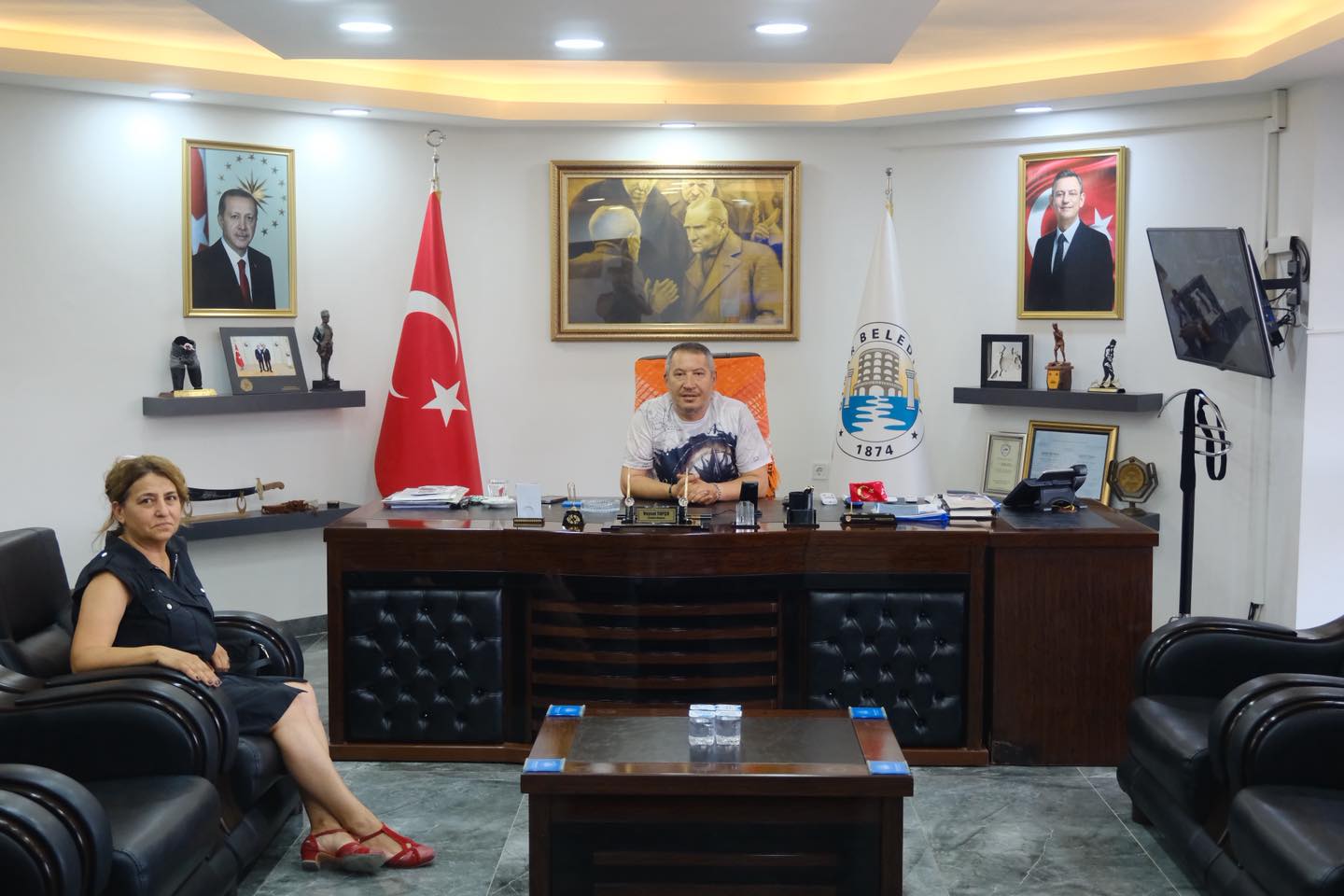 Dinar kinci Noterlii Grevine Atanan Songl Demirciden Belediye Bakanmz Veysel Topuya Ziyaret