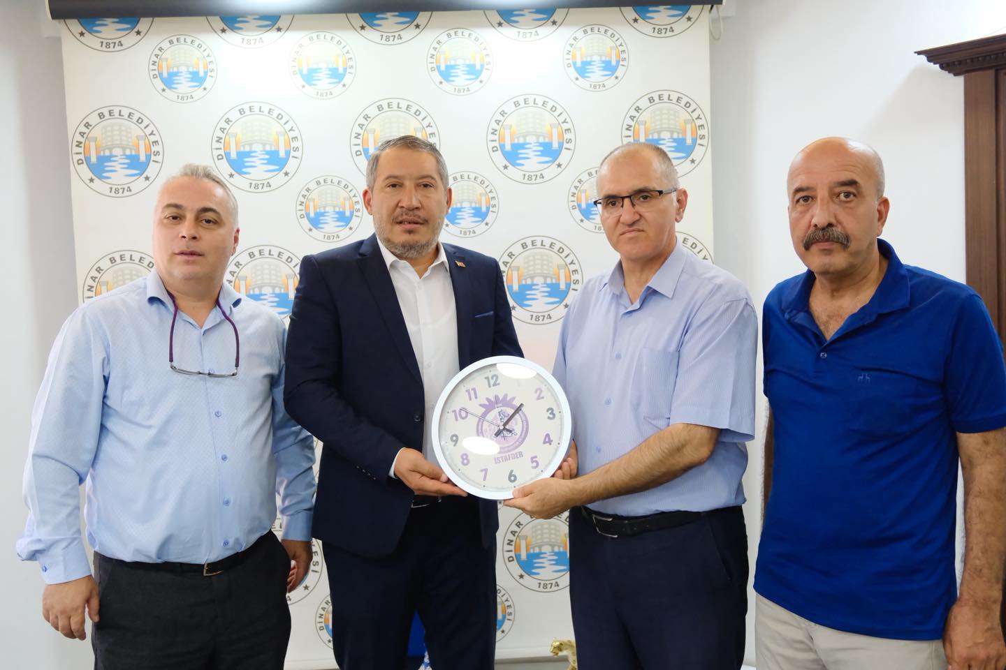 Afyonkarahisarl Dernek Bakanlarmzdan Belediye Bakanmz Veysel Topuya Ziyaret