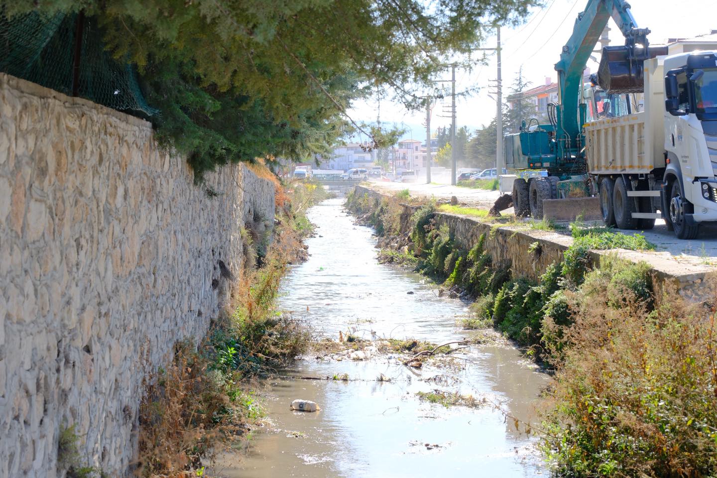 Menderes Nehrinde Temizlik almalar Balad
