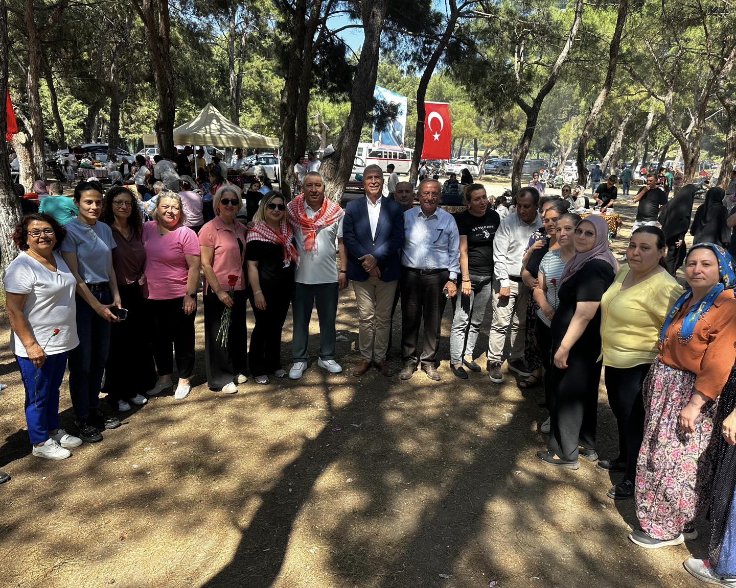 Belediye Bakanmz Veysel Topu zmirde Hemehrileriyle Bulutu