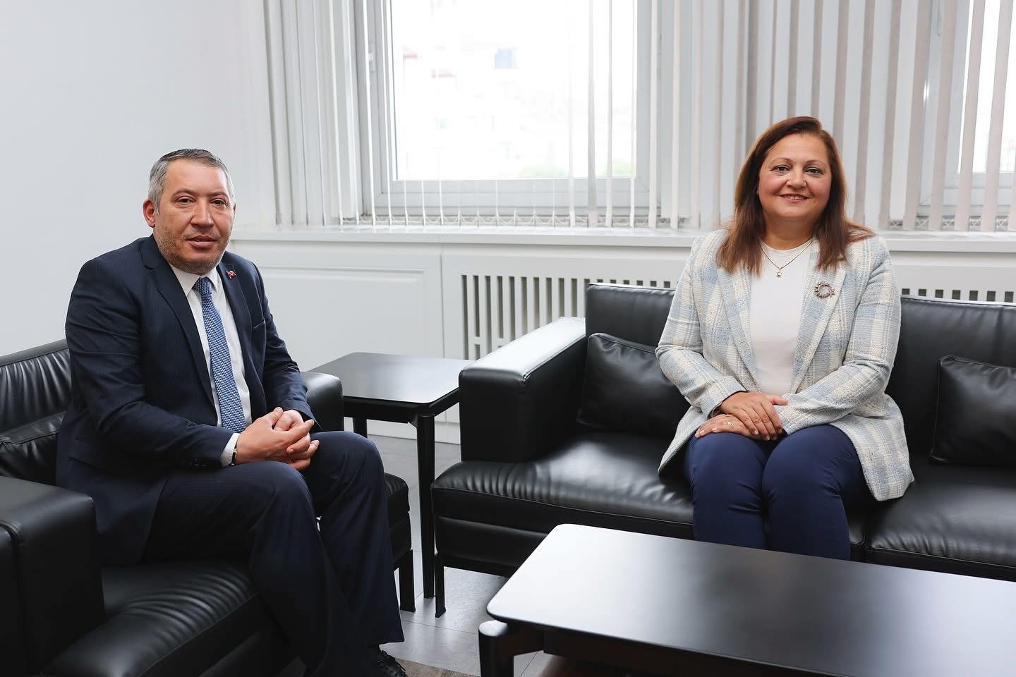 Dinardan Afyonkarahisar Belediye Bakanmz Burcu Kksala Fuar Tantm Ziyareti