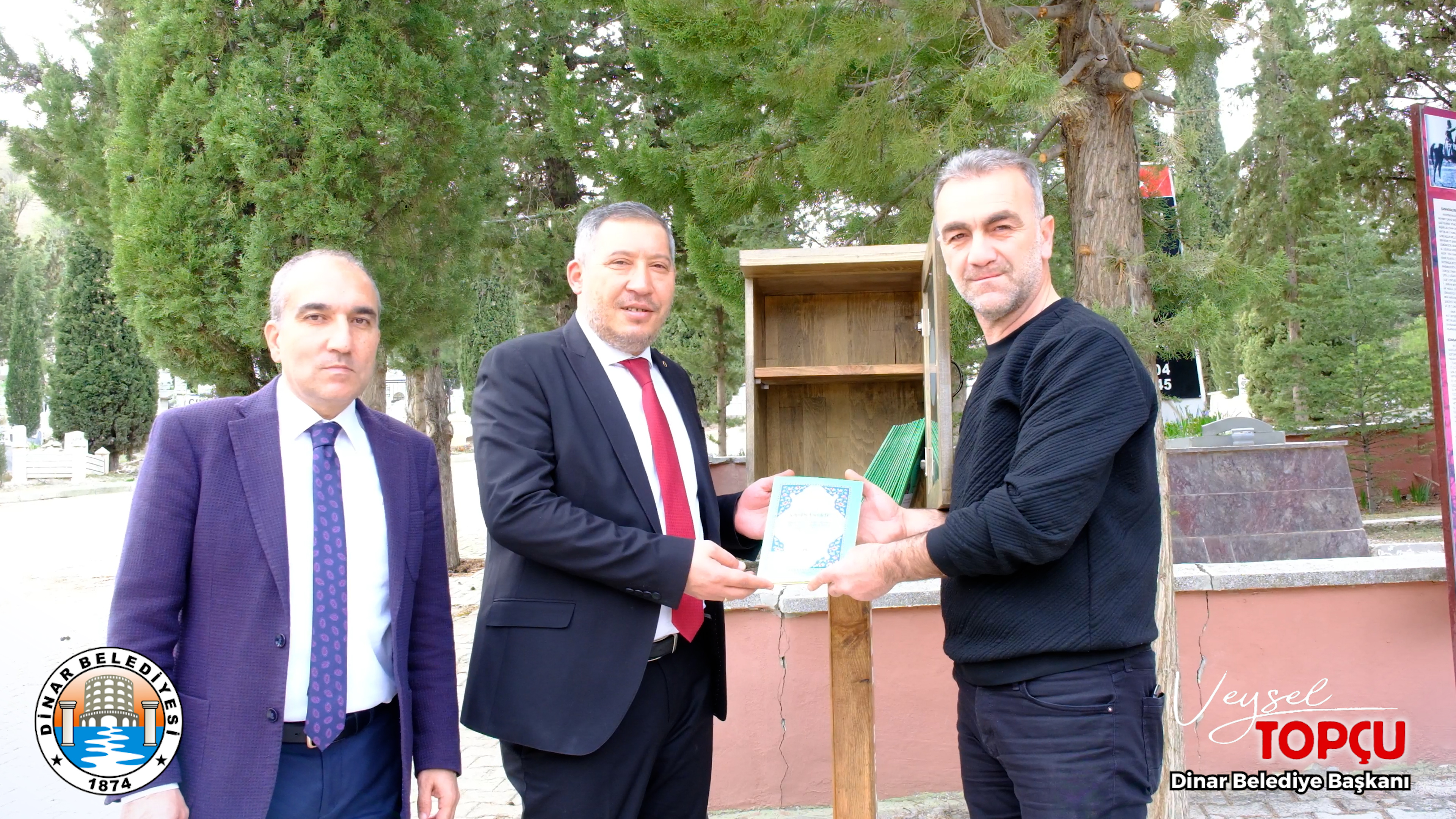 Kuran- Kerim Dolaplarna Kulp Bakanmz Ahmet Uurdan Yasin-i erif Ba