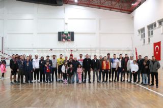 24 Kasm retmenler Gn Voleybol Turnuvas