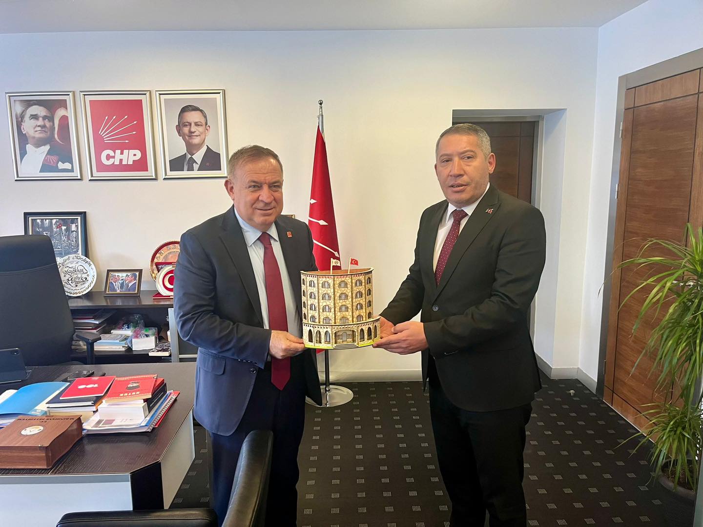 Dinar Belediye Bakanmz Veysel Topudan CHP Genel Merkezine Ziyaretler