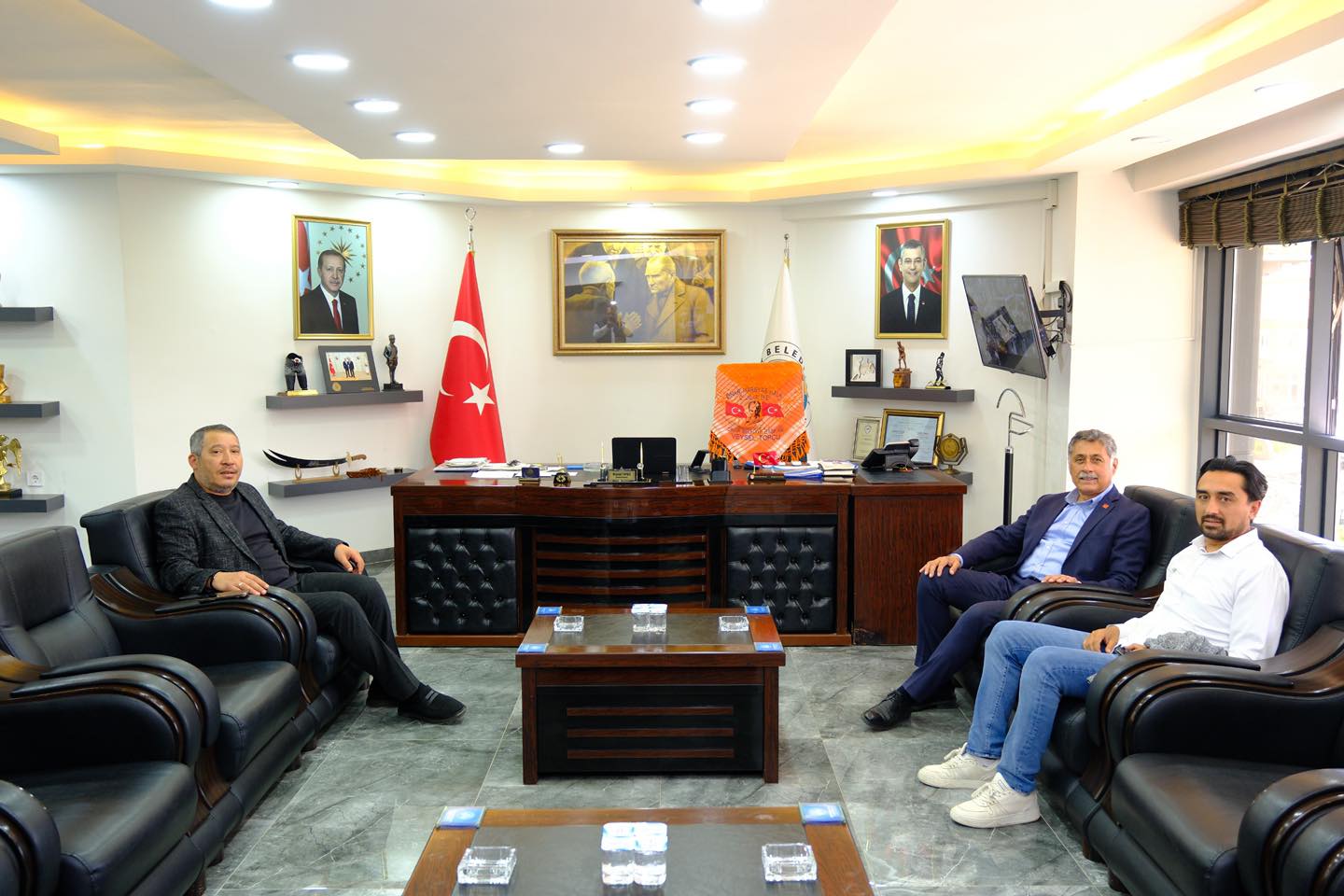 CHP Parti Meclis yesi Yaln Grgzden Belediye Bakanmz Veysel Topuya Ziyaret