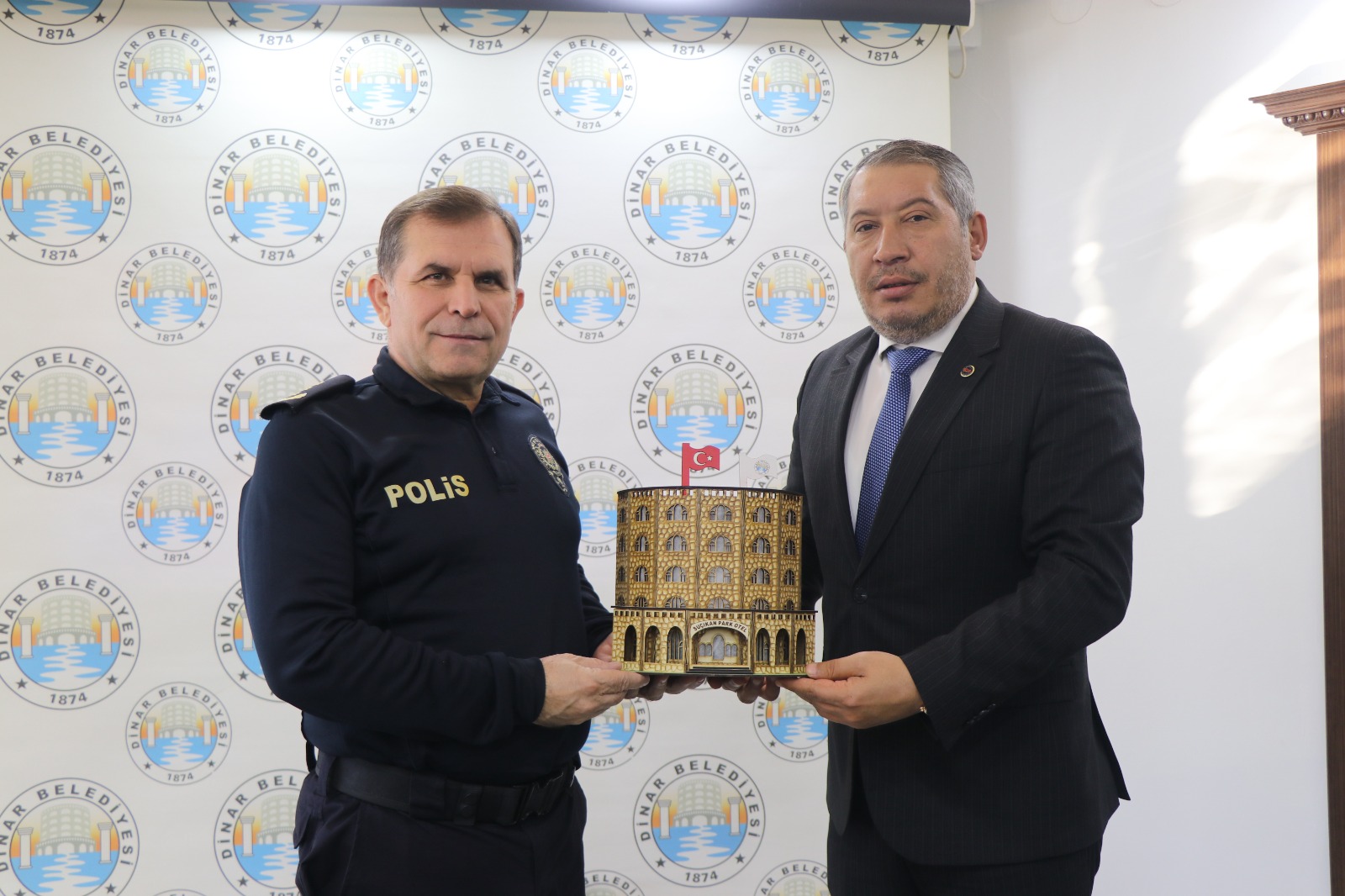 le Emniyet Mdrmzden Belediye Bakanmz Veysel Topuya Veda Ziyareti