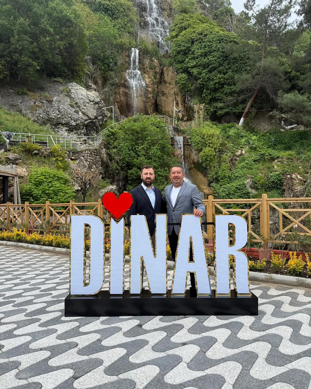 AK Parti Afyonkarahisar Te�kilat Uzman�m�z Say�n �brahim �zg�l  Dinar Belediye Ba�kan�m�z Veysel Top�u�yu ziyaret