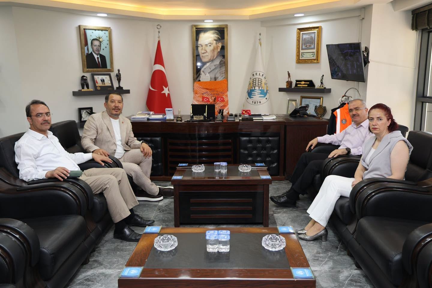 Sosyal Hizmetler �l M�d�r�m�z Bilal Erdo�an�dan Dinar Belediye Ba�kan�m�z Veysel Top�u�ya Ziyaret