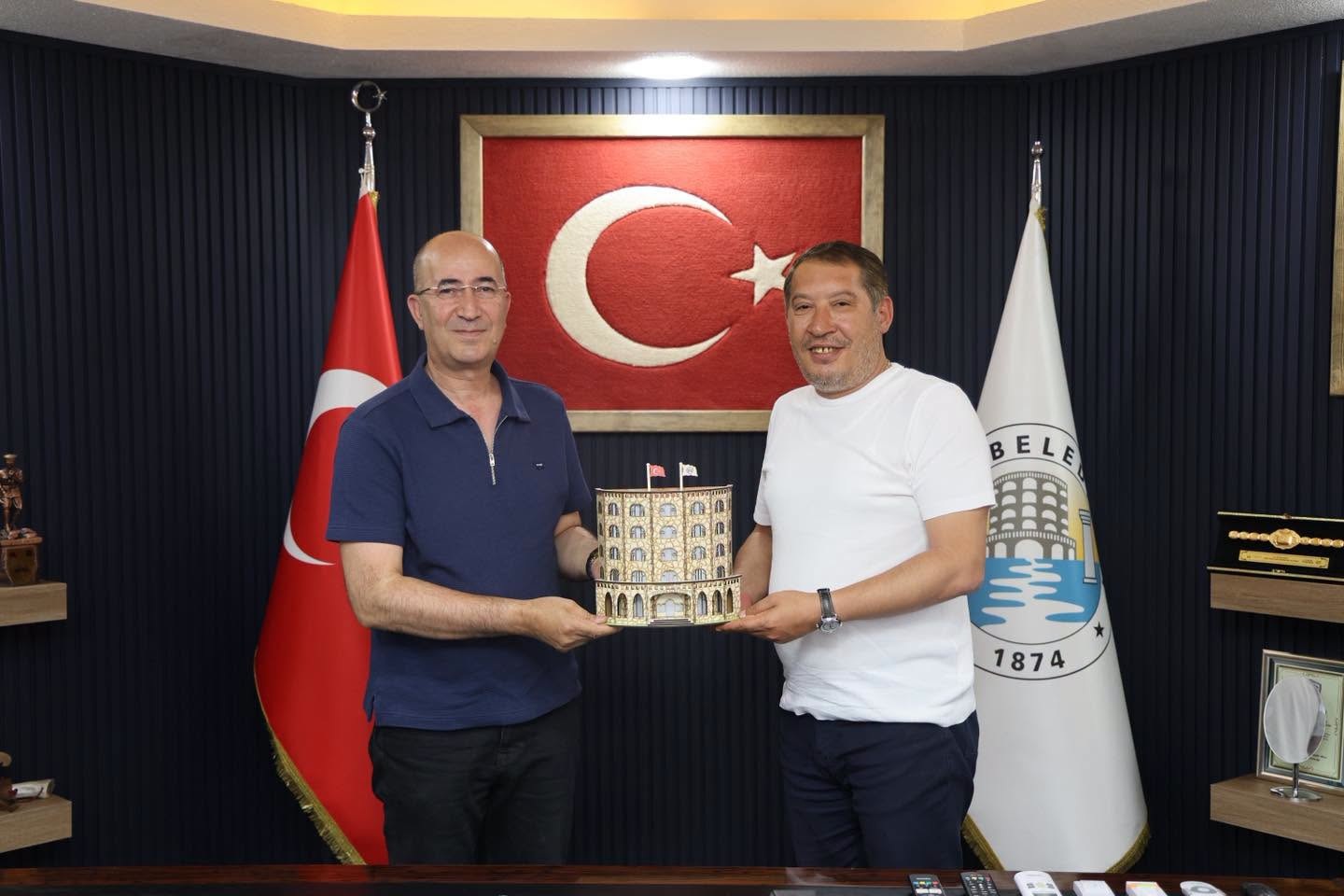 Esendere Belediye Ba�kan�m�z D�rbaz B�y�ksu�dan Ba�kan Veysel Top�u�ya Ziyaret