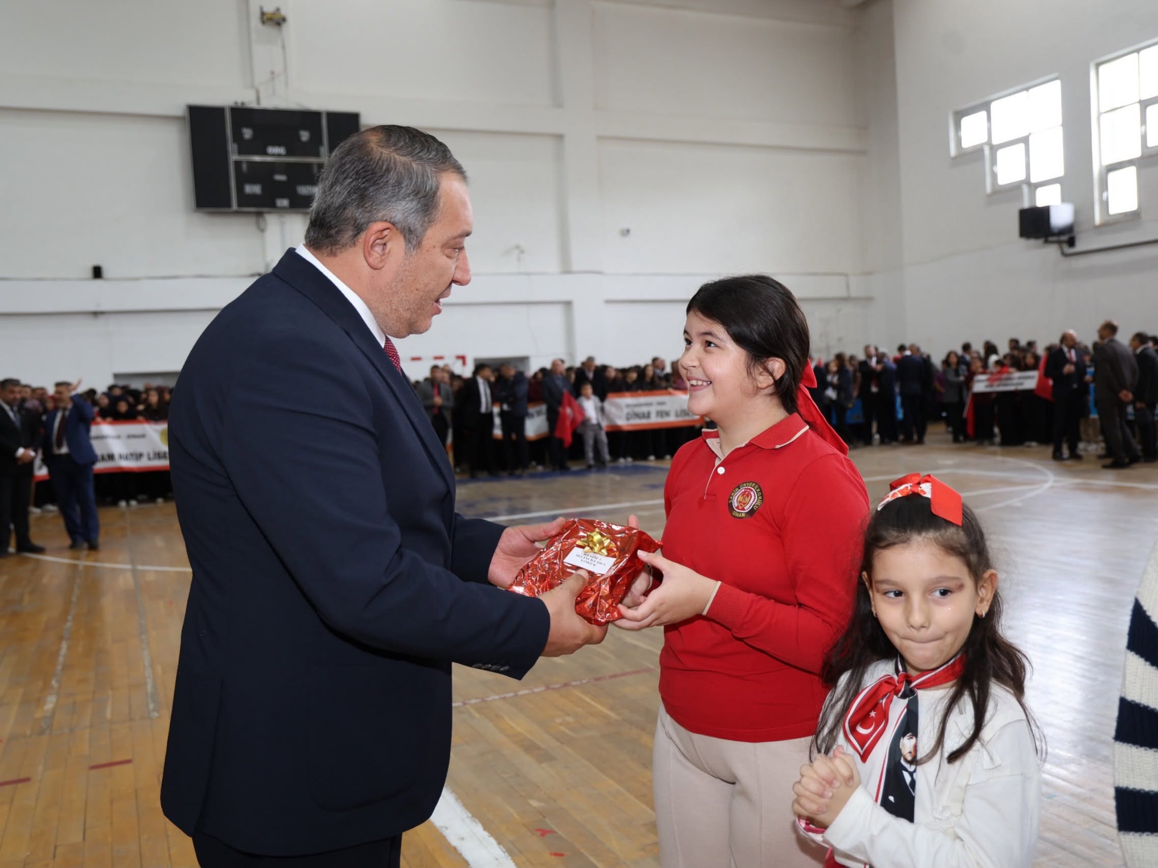 Dinar�da Cumhuriyet Bayram� co�kuyla kutland�