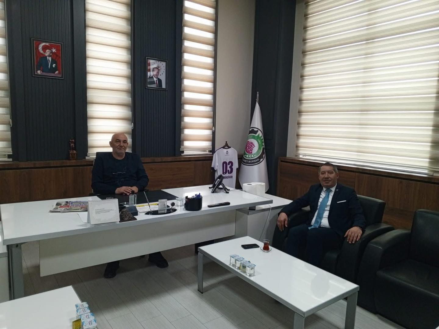 Bakan Veysel Topu ve Bakan Adnan zta, Afyonkarahisar Ticaret Borsasn Ziyaret Etti
