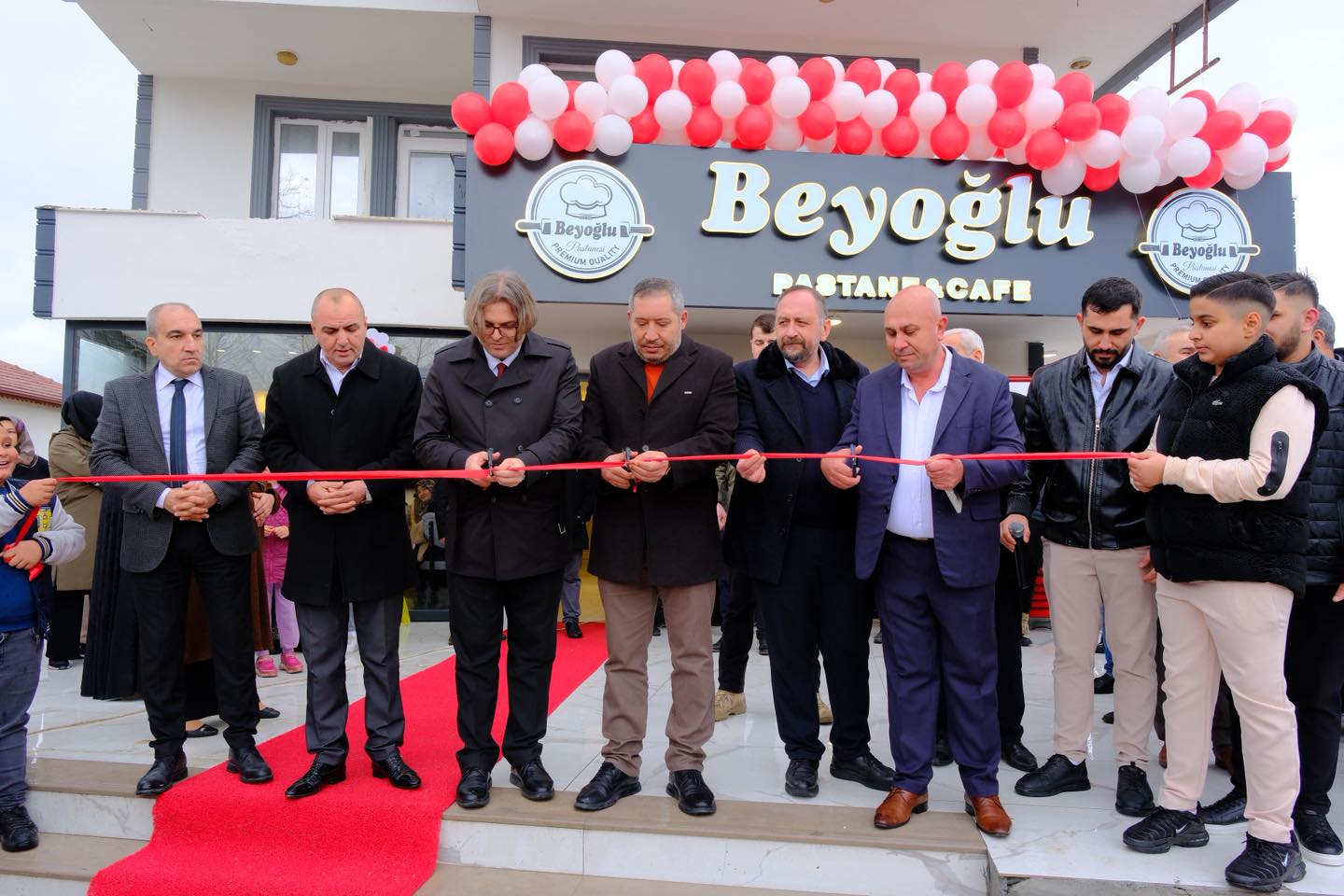 Belediye Ba�kan�m�z Veysel Top�u Beyo�lu Pastanesi�nin A��l���na Kat�ld�