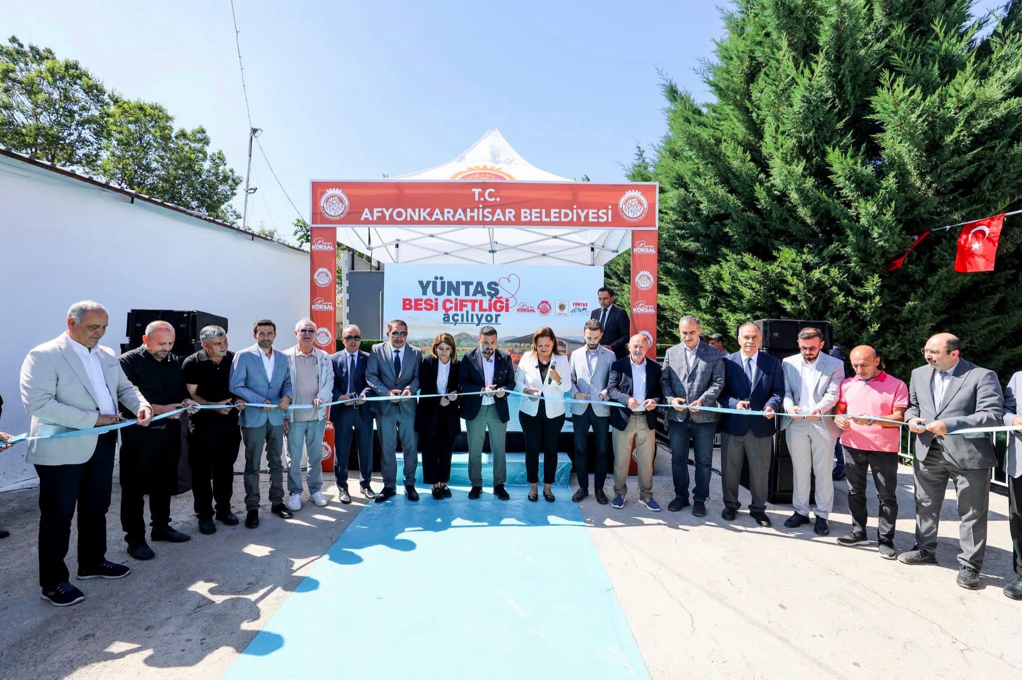 Belediye Ba�kan�m�z Veysel Top�u, Y�NTA� Besi �iftli�i�nin a��l���na kat�ld�