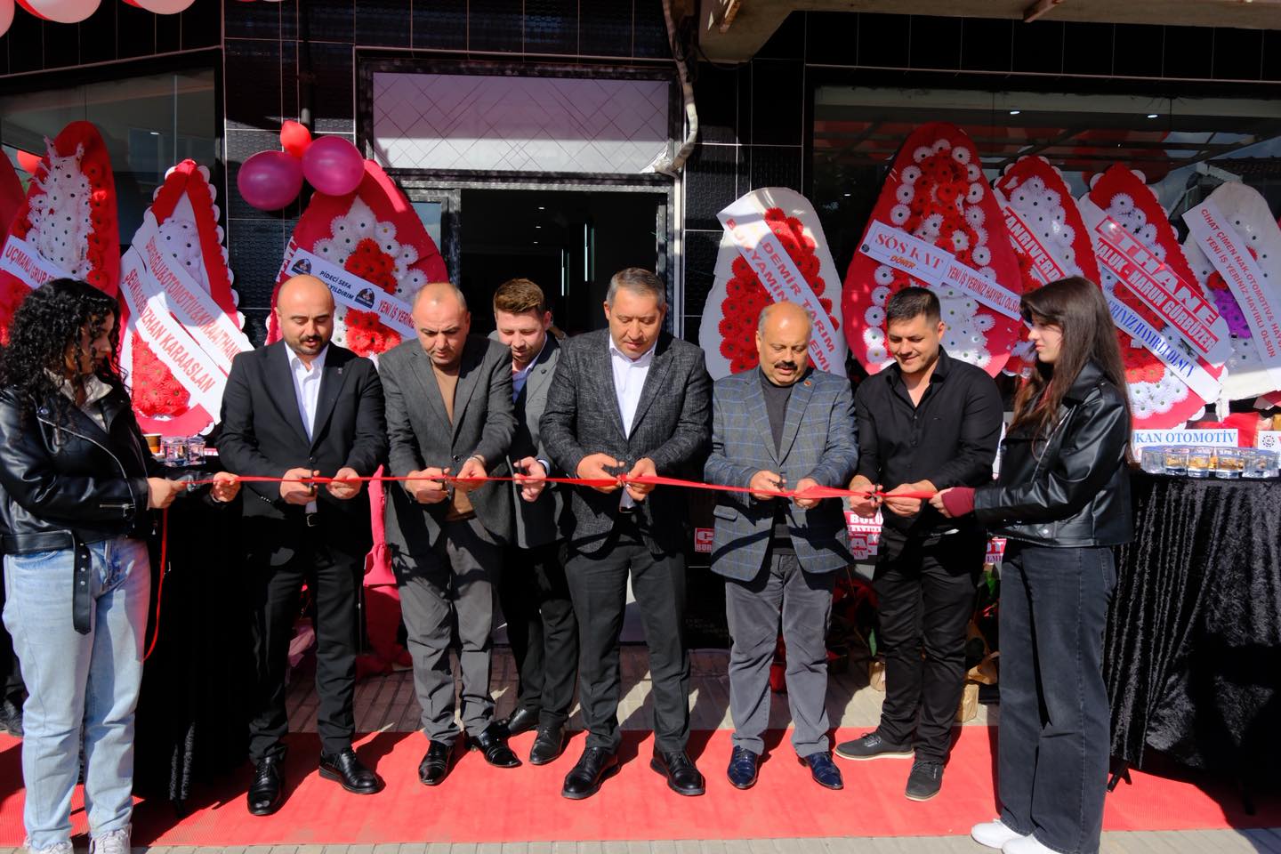 Dinarda Yeni Bir letme Hizmete Girdi: ekerler Emlak & Auto Ald