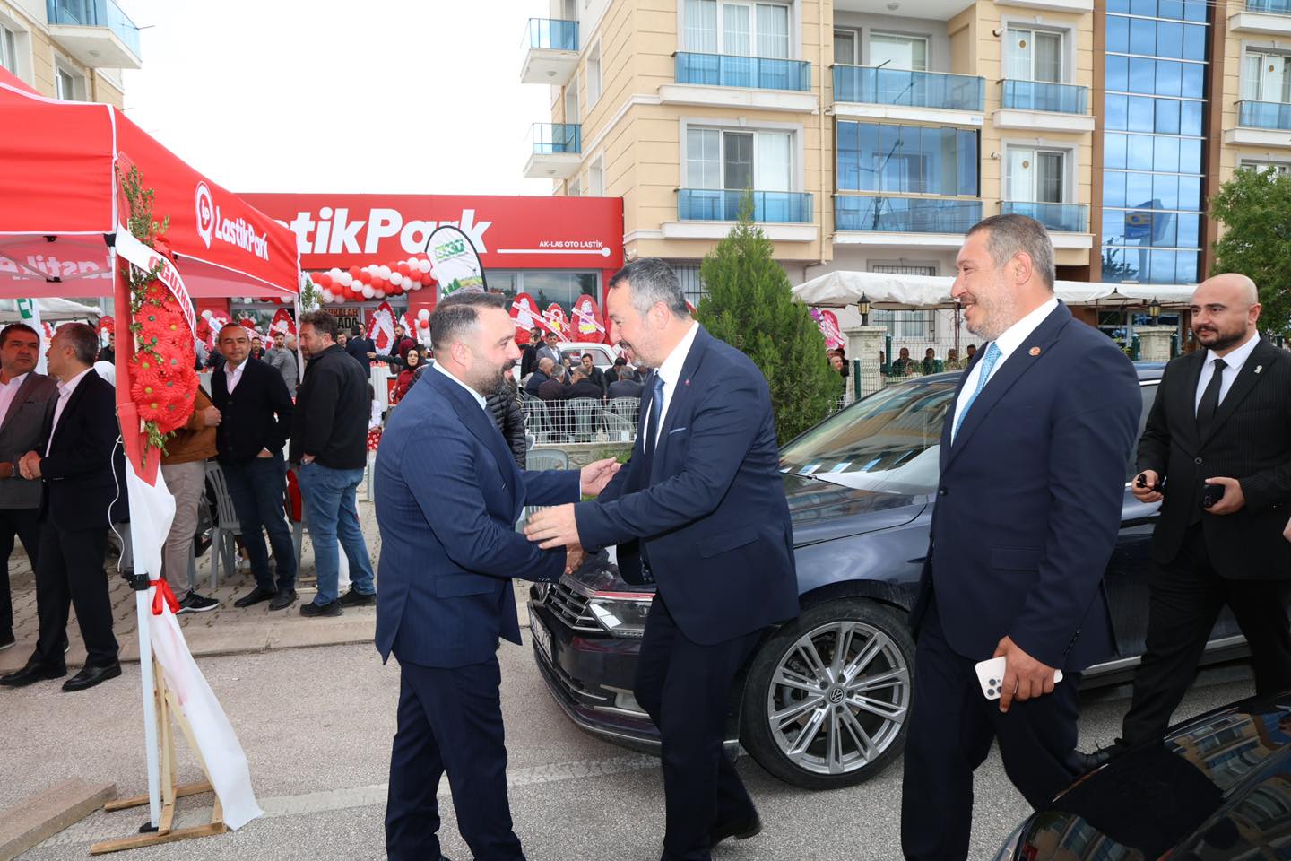 Lastik Park AK-LAS Oto Lastik Dinar�da Hizmete A��ld��