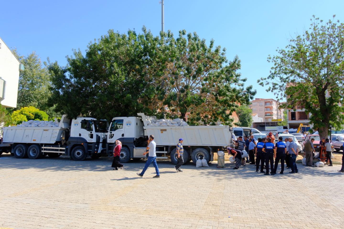 Dinar Belediyesinden Vatandalarmza Patates Datm