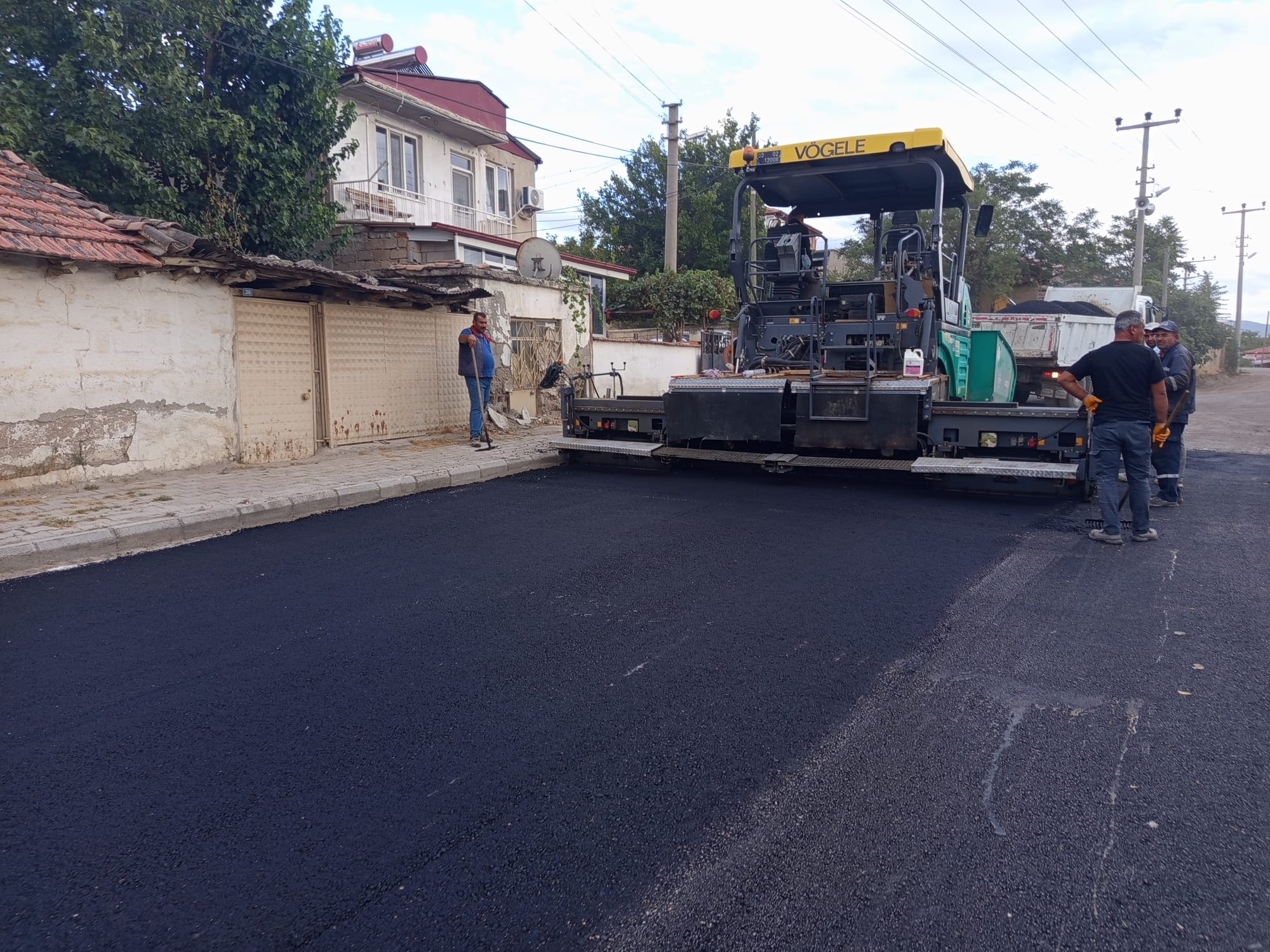 Dinarda Yol Konforu Artyor: Asfaltlama almalar Sryor